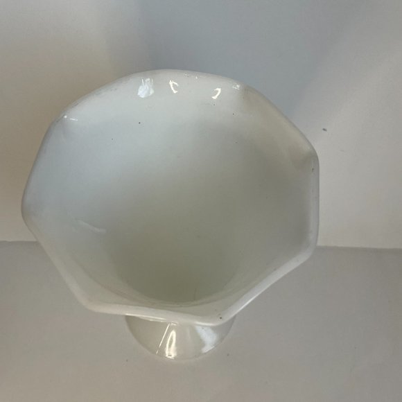 Vintage Jeannette Milk Glass Herringbone Irises Pattern Footed Vase 9” Great - Picture 6 of 8